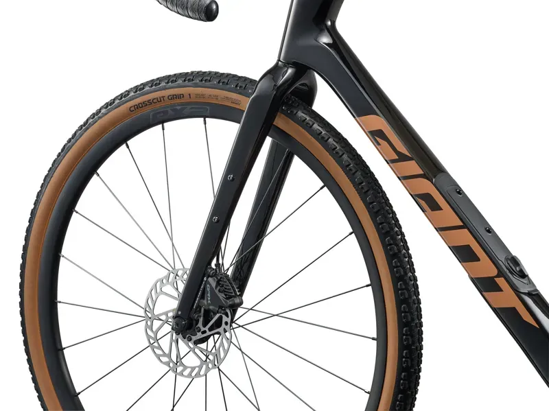 Giant Revolt Advanced 2 Gravel Bike in Carbon Smoke-2