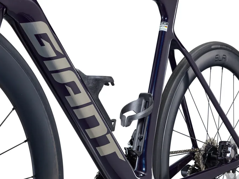 Giant Propel Advanced Pro 0 Di2 Carbon Road Bike Black Currant-2