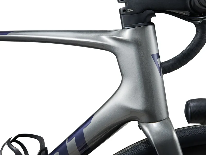 Giant Defy Advanced 1 Carbon Road Bike in Charcoal / Milky Way-6