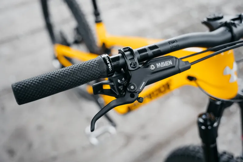 Nukeproof Reactor 290 Alloy Pro Full Suspension Mountain Bike Yellow -6