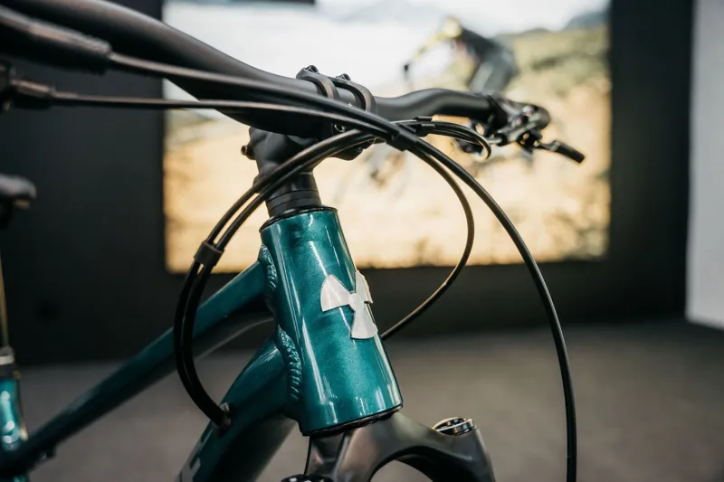 Nukeproof Tracker Pro Hardtail Mountain Bike in Turquoise -6