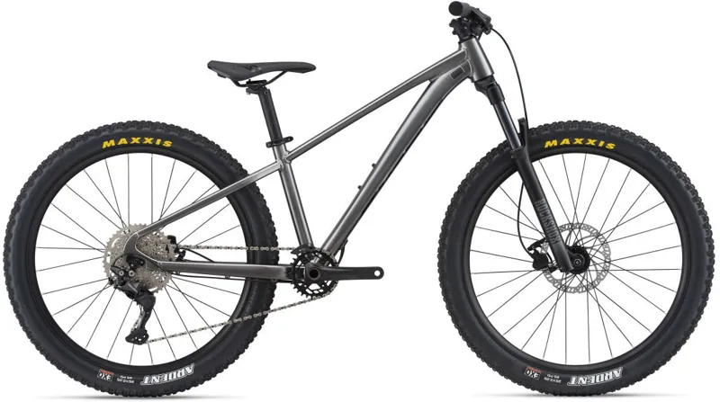 Giant STP 26 Kid's Mountain Bike Gloss Metallic Black