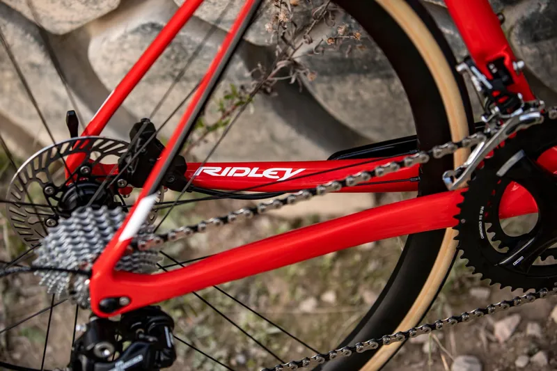 Ridley Fenix SL Disc Ultegra Carbon Road Bike Medium Red / Pearl White-2