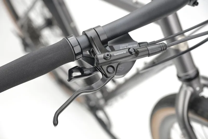 Genesis Croix De Fer 20 Flat Bar Gravel Bike in Greymiriquai-4