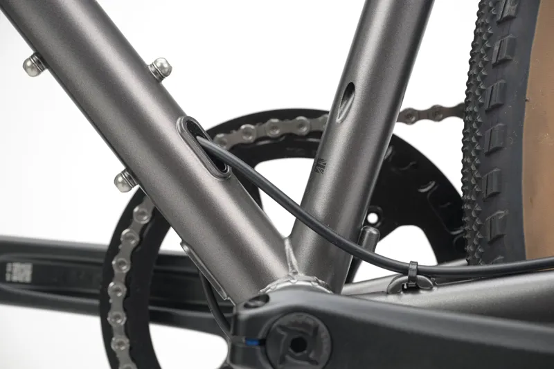 Genesis Croix De Fer 20 Flat Bar Gravel Bike in Greymiriquai-8
